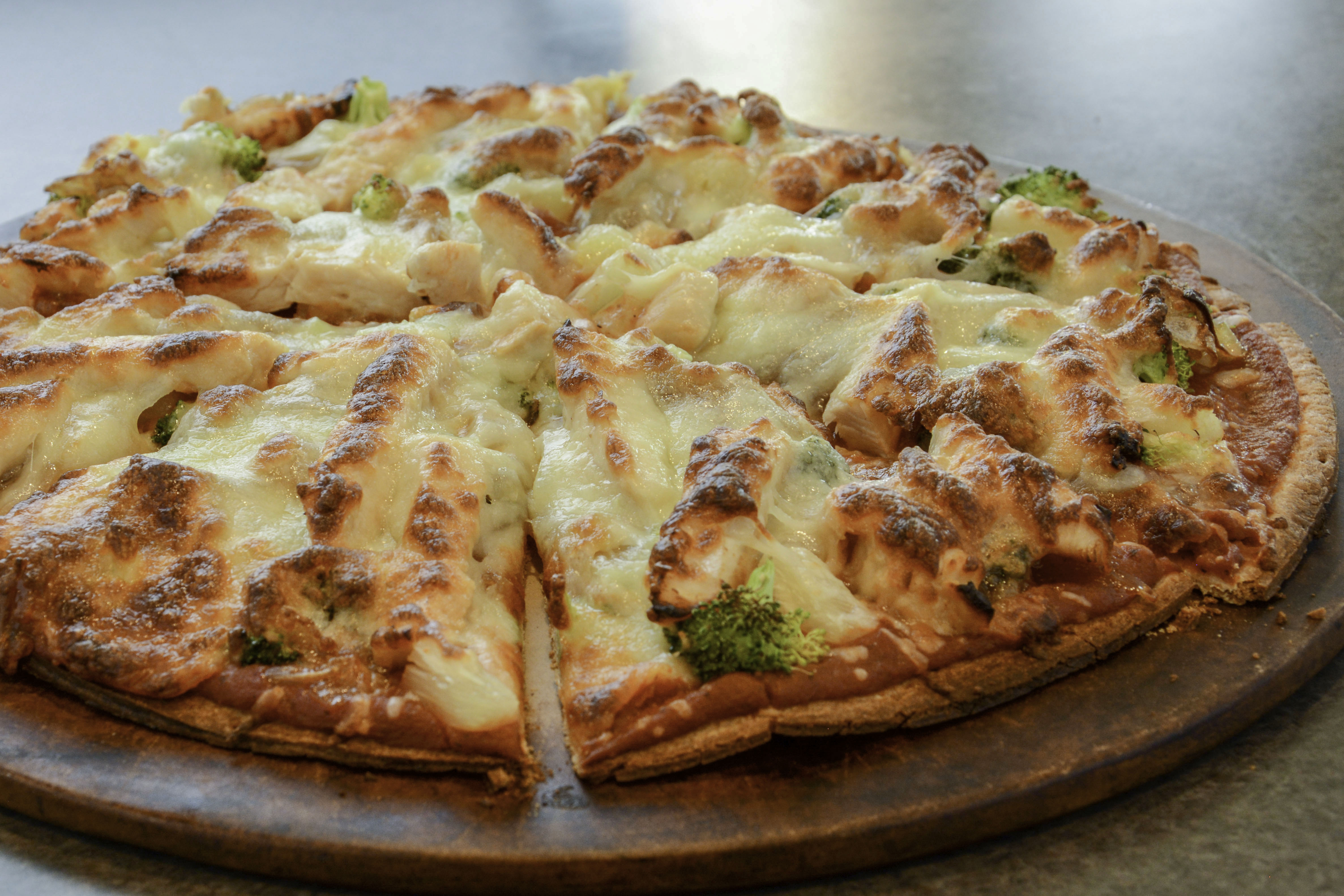 Hawaiian Chicken & Caramelized Onion Pizza Gold'n Plump